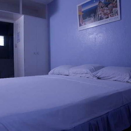 Meridian Inn Oistins Kültér fotó